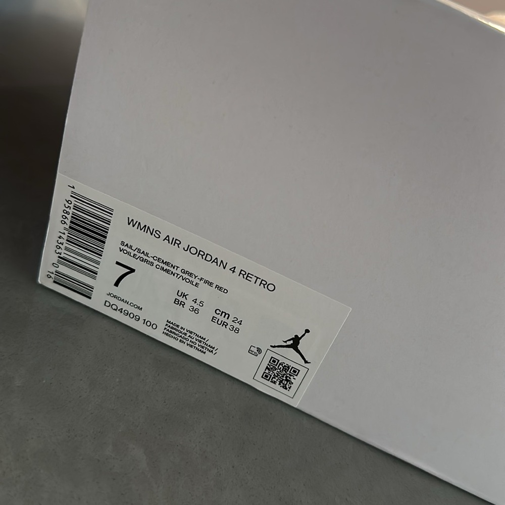 Air Jordan retro 4 women’s size 7 - Picture 10 of 11